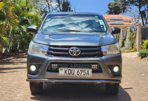 Toyota Hilux 2018 Beige - 1