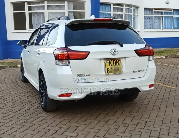 Toyota Corolla Fielder 2016 White - 1