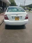 Toyota Corolla 2006 Nyeupe - 2