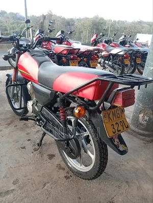 Honda CB 2025 Nyekundu