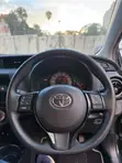Toyota Vitz 1.0 FWD 5dr 2019 Nyeusi - 2