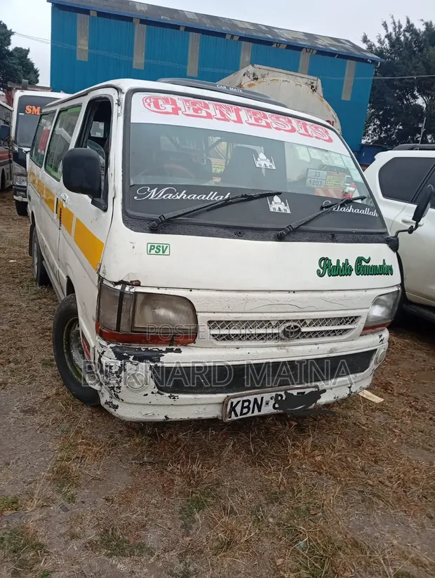 Toyota HiAce 2007 White - 1