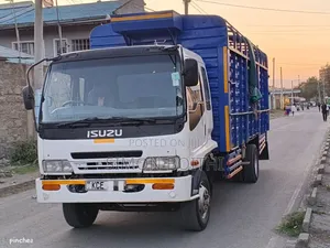 Truk Isuzu FRR 33 2015 Nyeupe