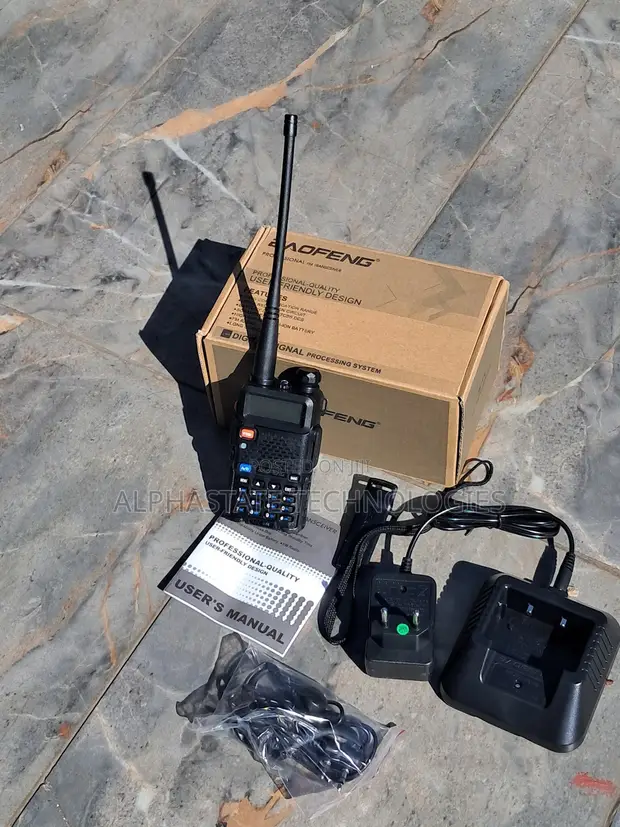 Baofeng UV-5R Redio ya Mawasiliano ya Njia Mbili Inayochajiwa - 1