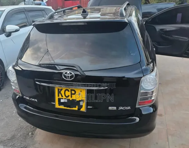 Toyota Corolla Fielder 2012 Nyeusi - 1