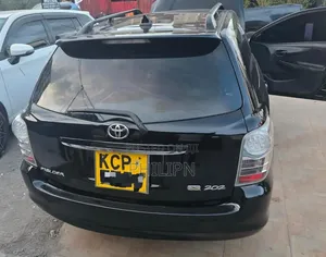 Toyota Corolla Fielder 2012 Nyeusi