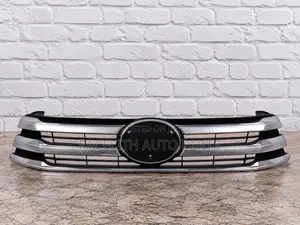 Grille ya Chrome kwa Toyota Hilux (2015-2017)