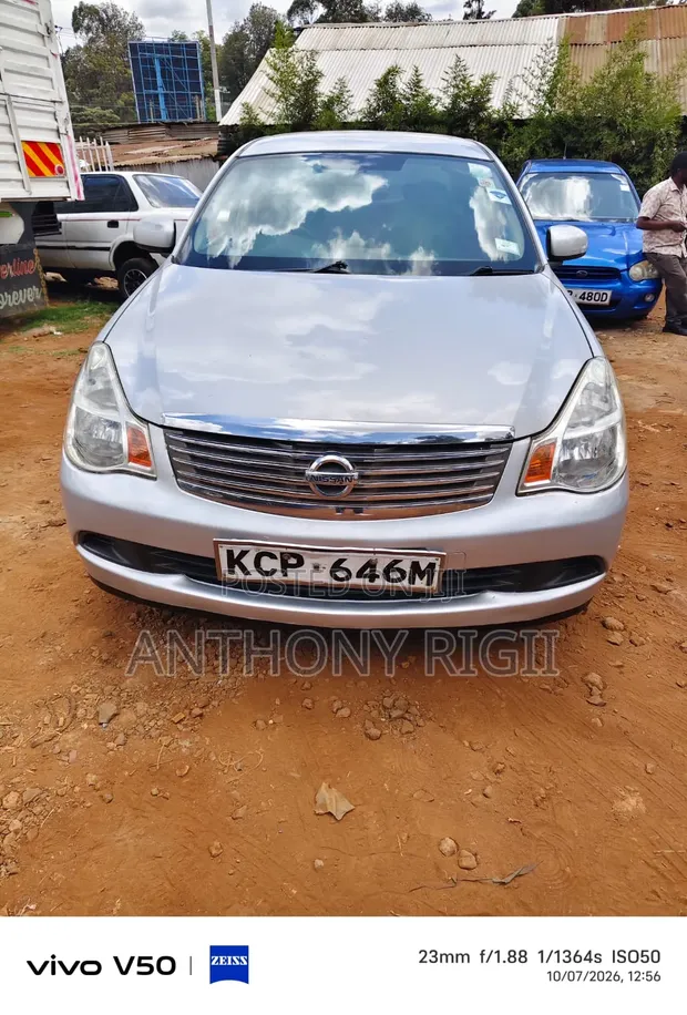 Nissan Bluebird Sylphy 2011 Silver - 1