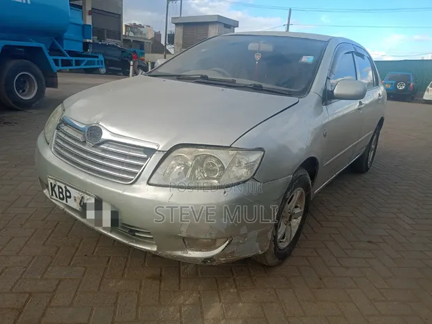 Toyota Corolla 2005 Silver - 1