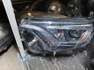 Taa ya Xenon ya Toyota RAV4 2020