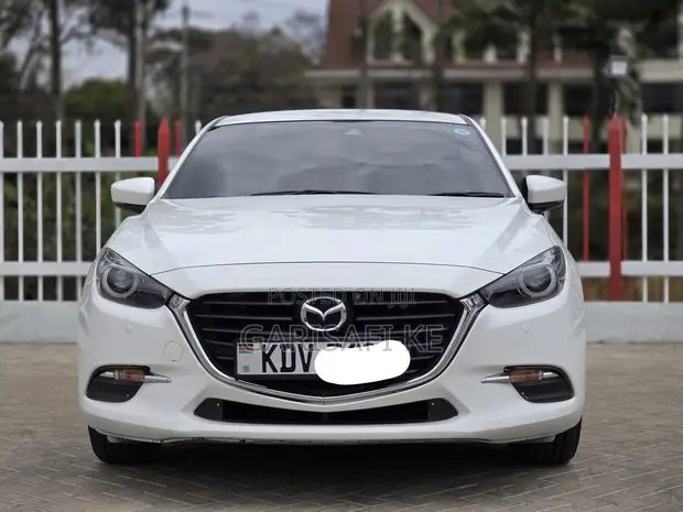 Mazda Axela 2018 Nyeupe - 1