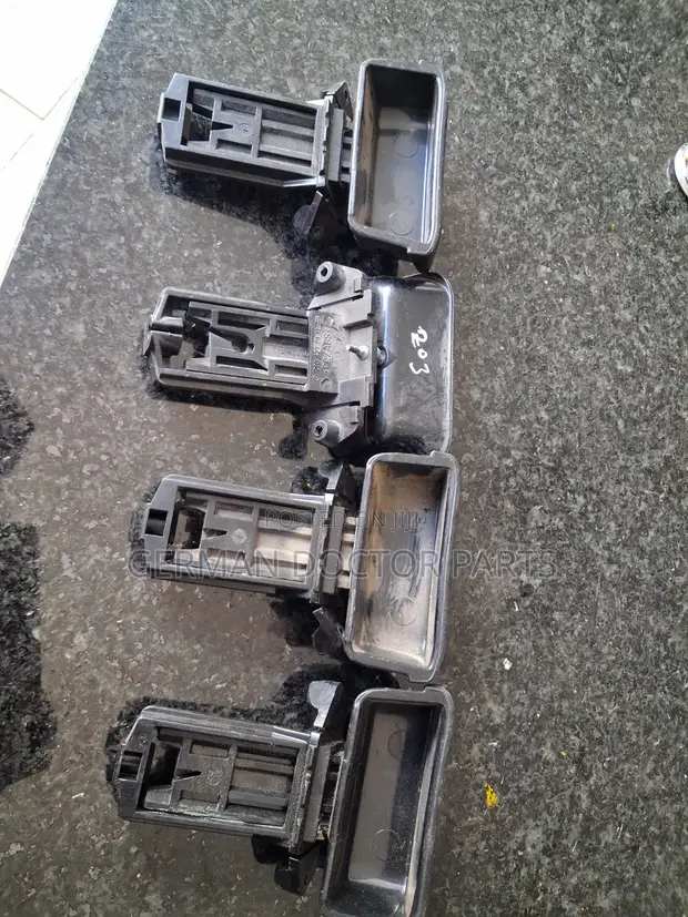 Kishikio cha Brake cha Mercedes W203 (Kimetumika) - 1