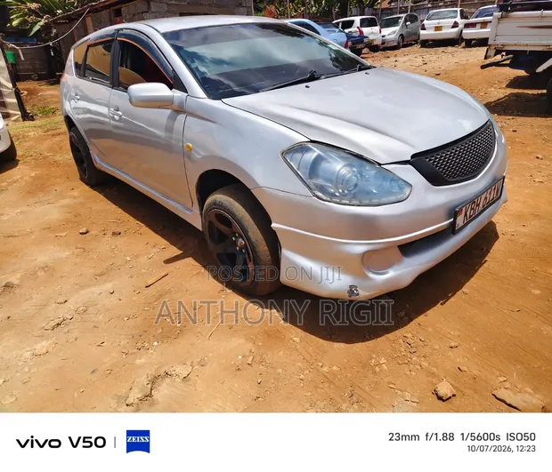Toyota Caldina 2004 Nyeupe - 1