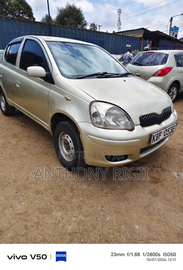 Toyota Vitz 1.3 FWD 5dr 2003 Gold - 1