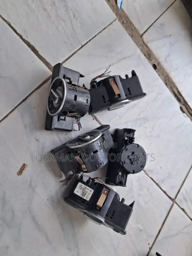 Mercedes-Benz W204 Headlight Switch - 1