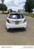 Toyota Vitz 2014 Nyeupe - 2