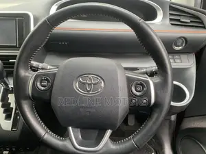 Toyota Sienta 1.5 FWD 2018 Red