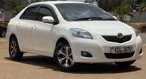 Toyota Belta 2010 Nyeupe