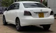 Toyota Belta 2010 Nyeupe - 2
