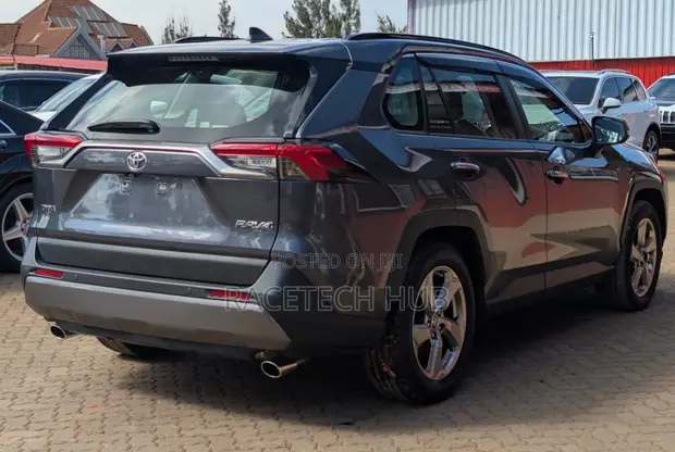 Toyota RAV4 XLE Premium FWD 2019 Black - 1
