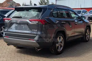 Toyota RAV4 XLE Premium FWD 2019 Nyeusi