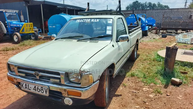 Toyota Hilux 2000 Pearl - 1