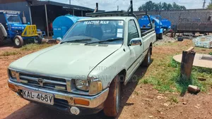 Toyota Hilux 2000 Pearl