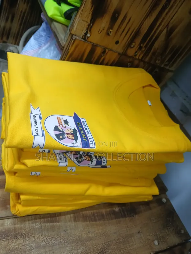 Clavis Fashion Hub T-Shirt ya Shule Iliyobrandiwa - 1