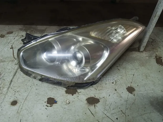 Toyota Wish 2005 Non-Xenon Headlights - 1