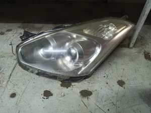 Toyota Wish 2005 Non-Xenon Headlights