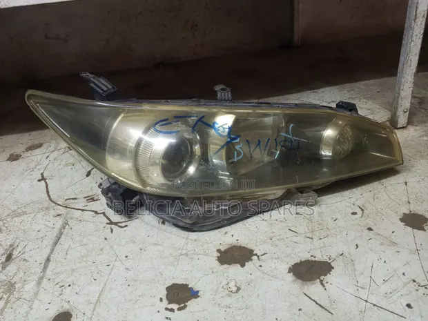 Toyota Wish 2012 Xenon Headlight - 1