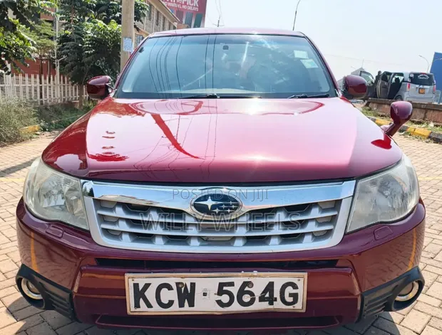 Subaru Forester 2012 Nyekundu - 1