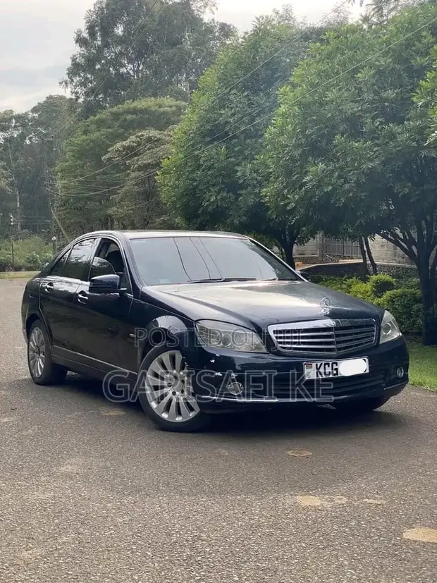 Mercedes-Benz C200 2010 Blue - 1