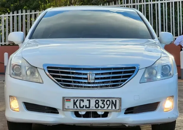 Toyota Crown Royal 2009 White - 1
