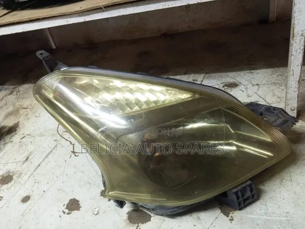 Toyota Ractis 2005 Non-Xenon Headlight - 1