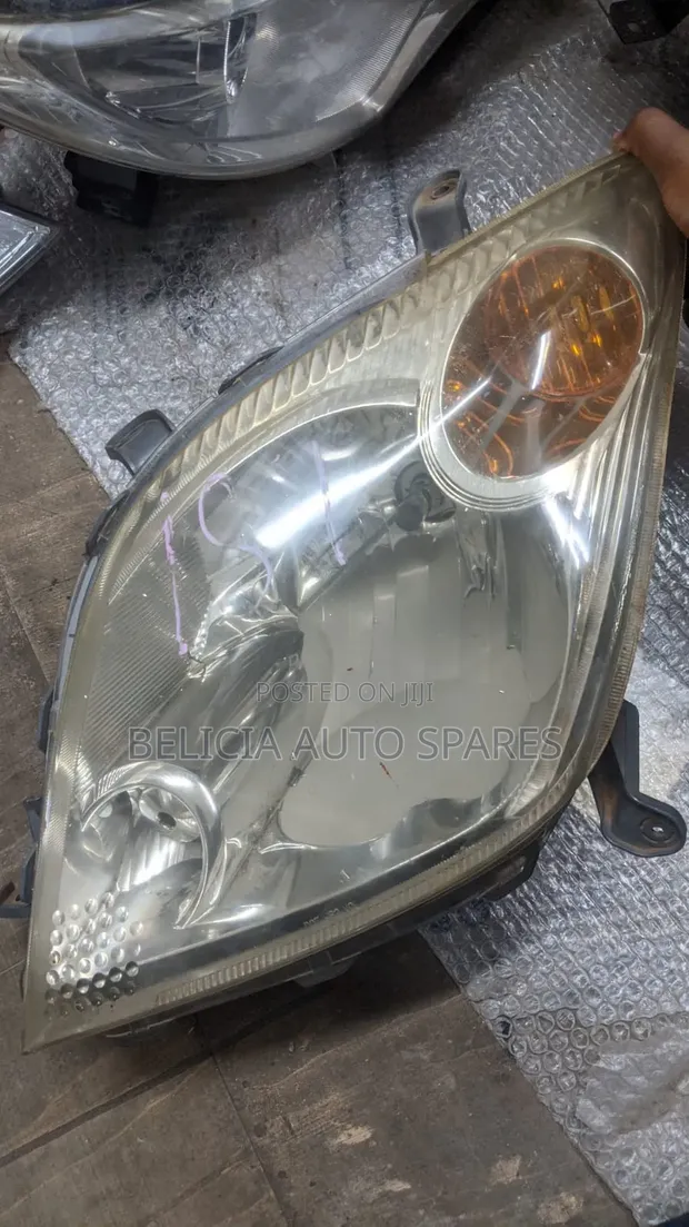 Toyota Ist 2005 Headlights (Non-Xenon) - 1