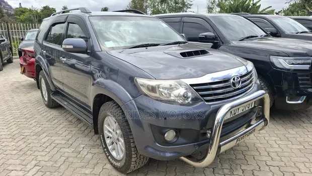 Toyota Fortuner 3.0 D AWD 2013 - 1