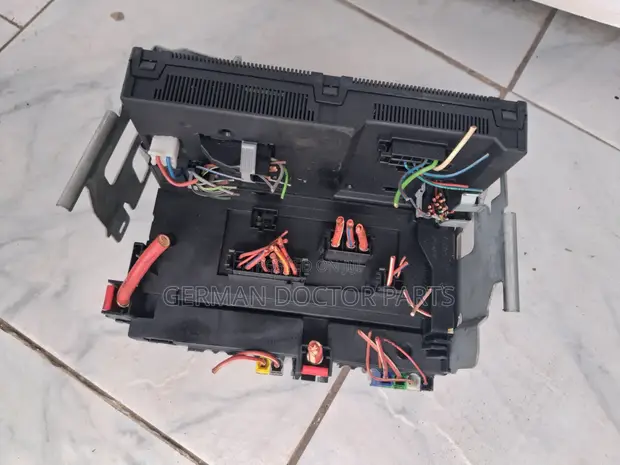 Mercedes-Benz W221 Front SAM Control Unit - 1