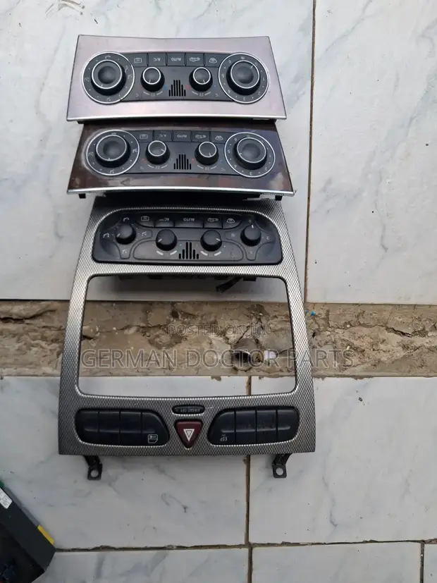Moduli ya Udhibiti wa Hali ya Hewa ya Mercedes-Benz W203 - 1