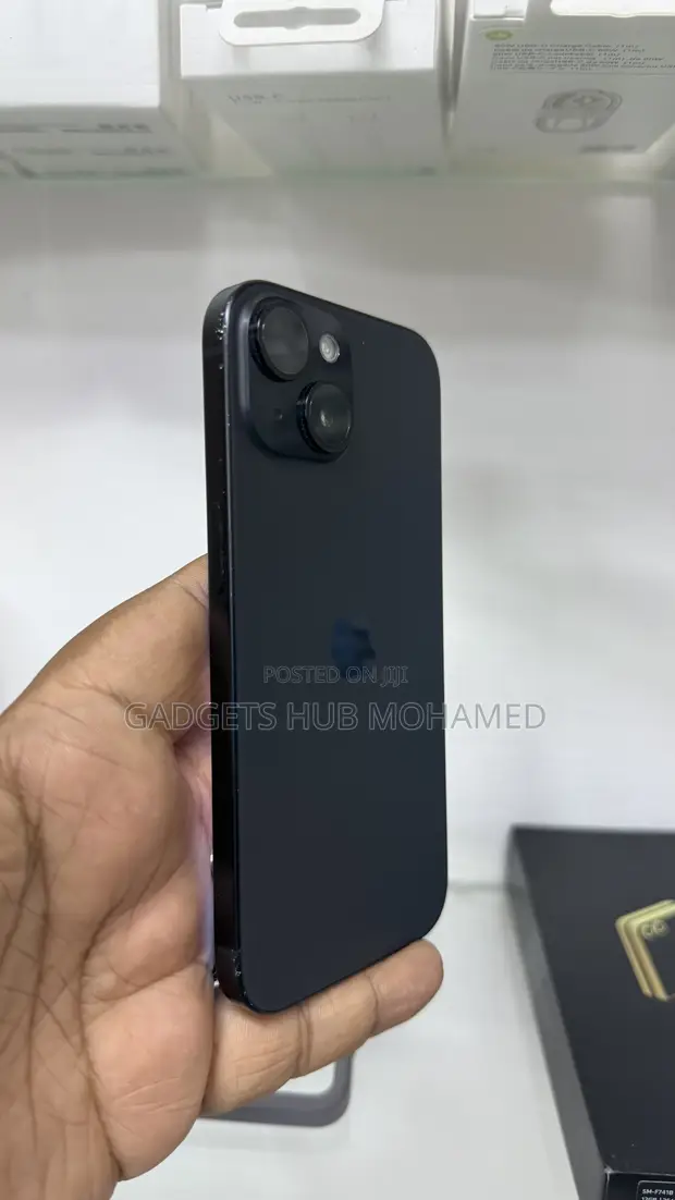 Apple iPhone 15 128GB Nyeusi - 1