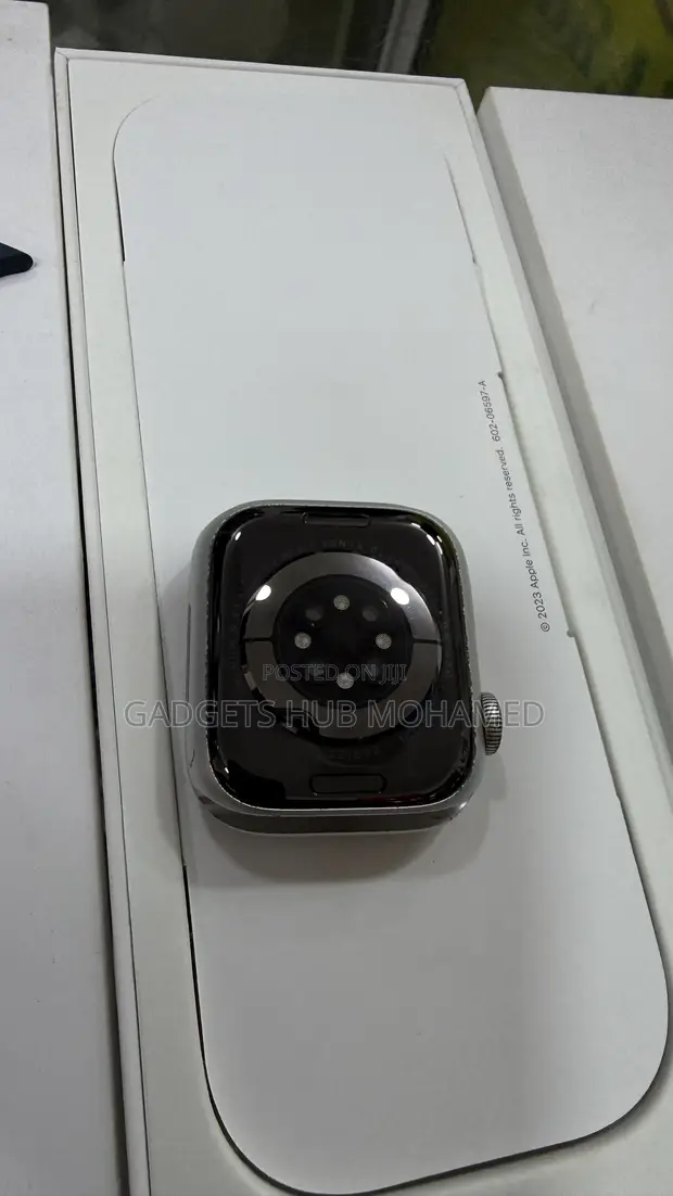 Apple Watch Series 9 41mm - Timeless Silver - 1