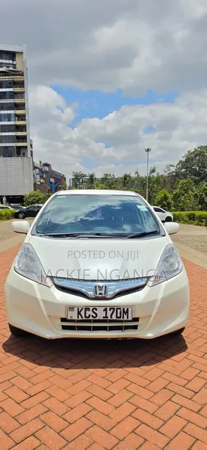 Honda Fit Hybrid 2012