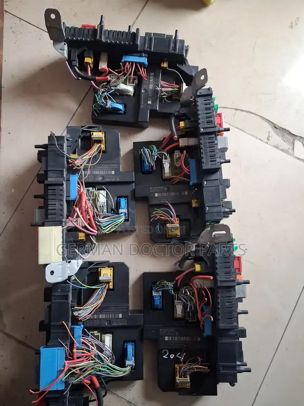 Mercedes-Benz W204/W212 Rear SAM Module - 1