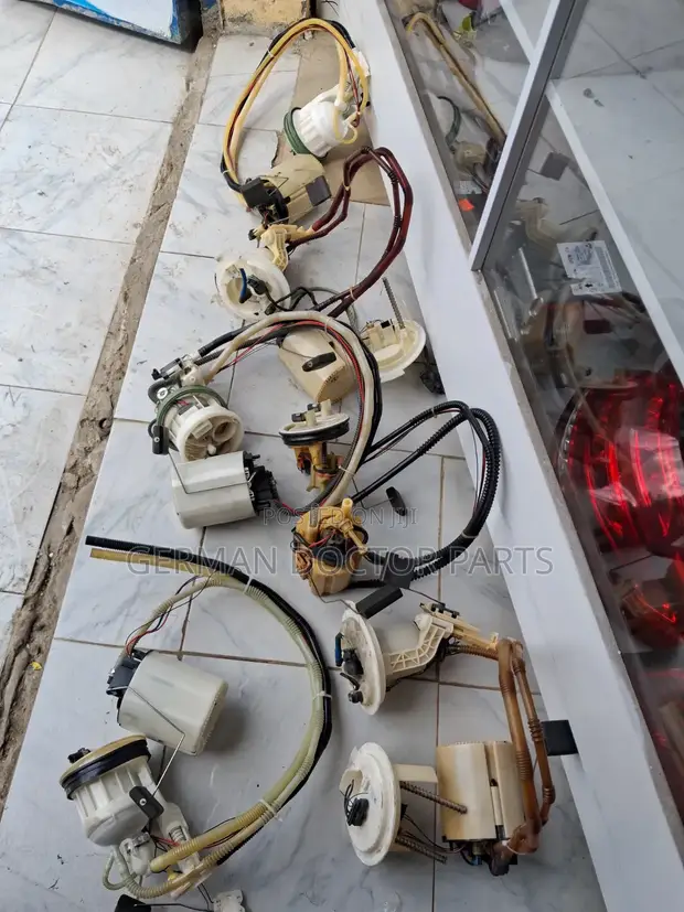 Assorted Fuel Pumps for Mercedes-Benz - 1
