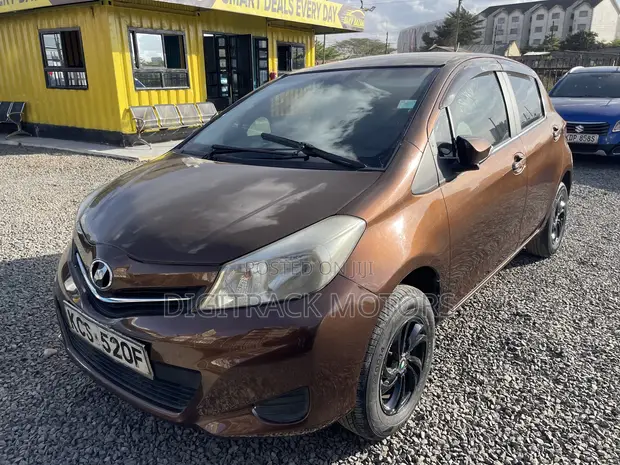Toyota Vitz 1.3 FWD 3dr 2012 Brown - 1