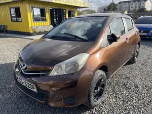 Toyota Vitz 1.3 FWD 3dr 2012 Brown