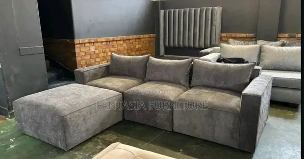 Seti ya Sofa Grey ya Viti 3 na Ottoman - 1