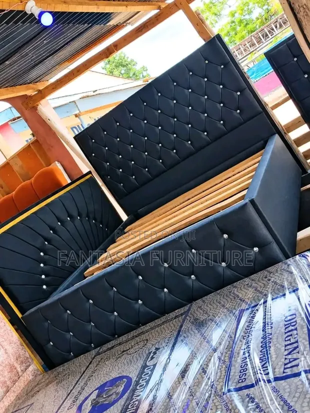 Kitanda Kipya cha 5x6 Nyeusi - 1