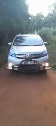 Toyota Isis 2014 Silver - 1