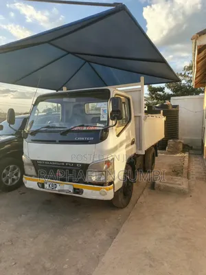 Mitsubishi Fuso Canter 2010 Nyeupe